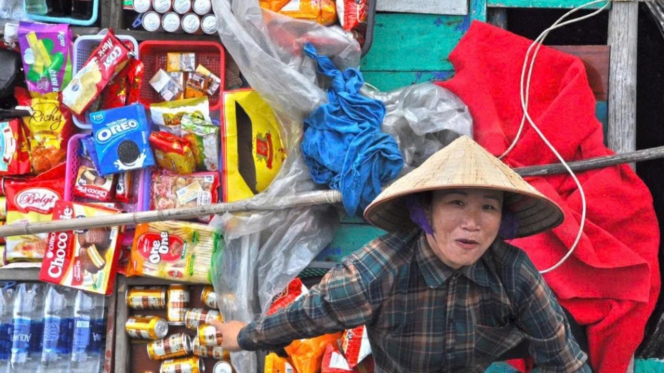 Vendor in Ha Long Bay featured in The Guardian’s readers’ photo selection